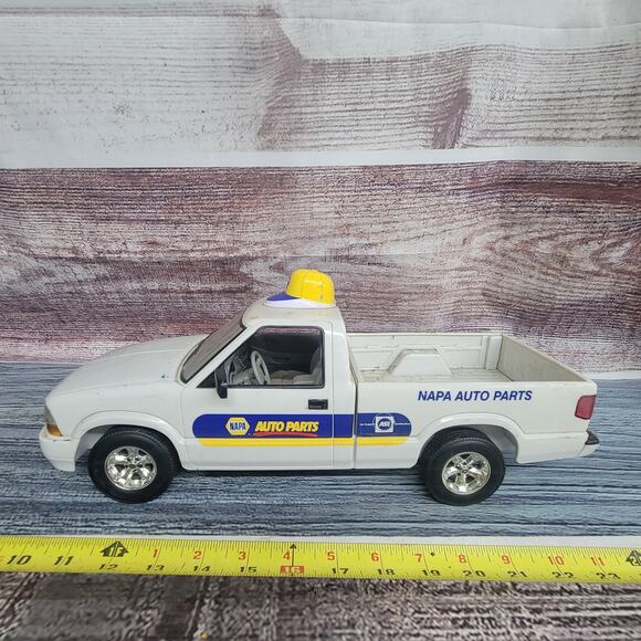 First gear plastic Napa Chevy s-10 delivery pickup truck white/blue - Picture 1 of 10